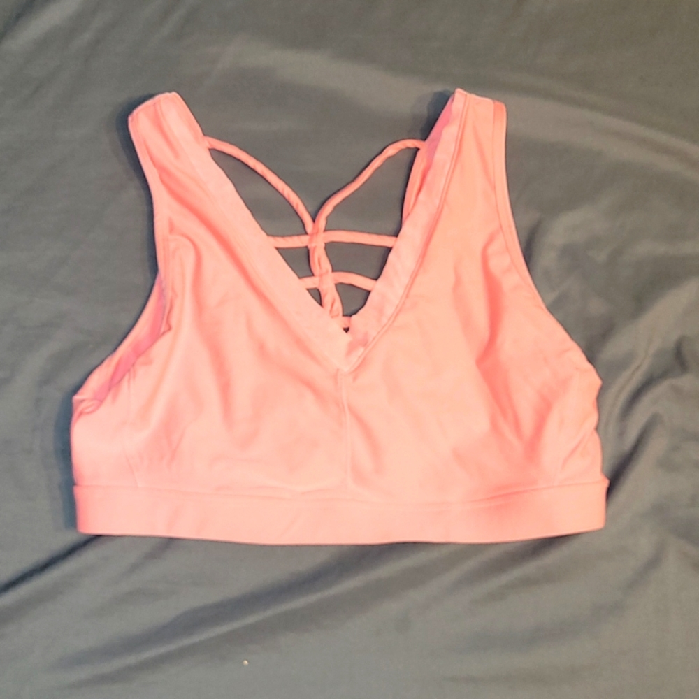 ligjt pink sports bra
